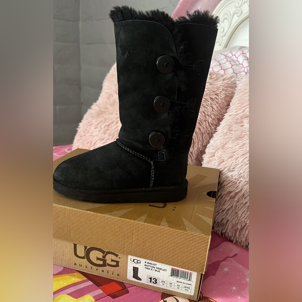 Kids Ugg Bailey triple button